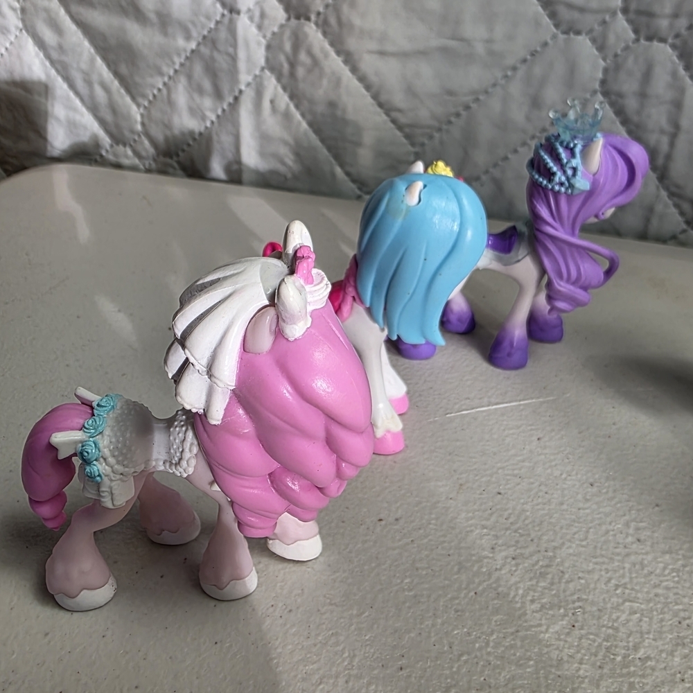 SHOPKINS Happy Stables Pony Lot: 5 Ponicakes, Rainbow Dreamer Royal Crown Trends - Picture 6 of 8